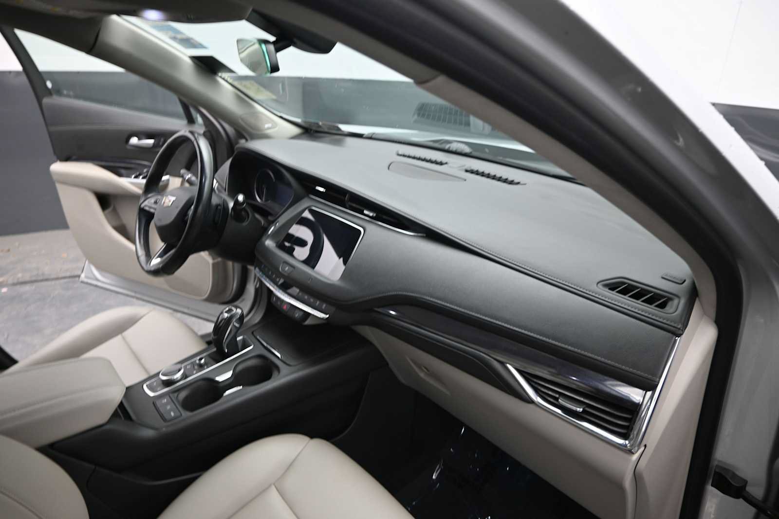 Used 2019 Cadillac XT4 Luxury w/ Cold Weather Package AWD/4WD image 22