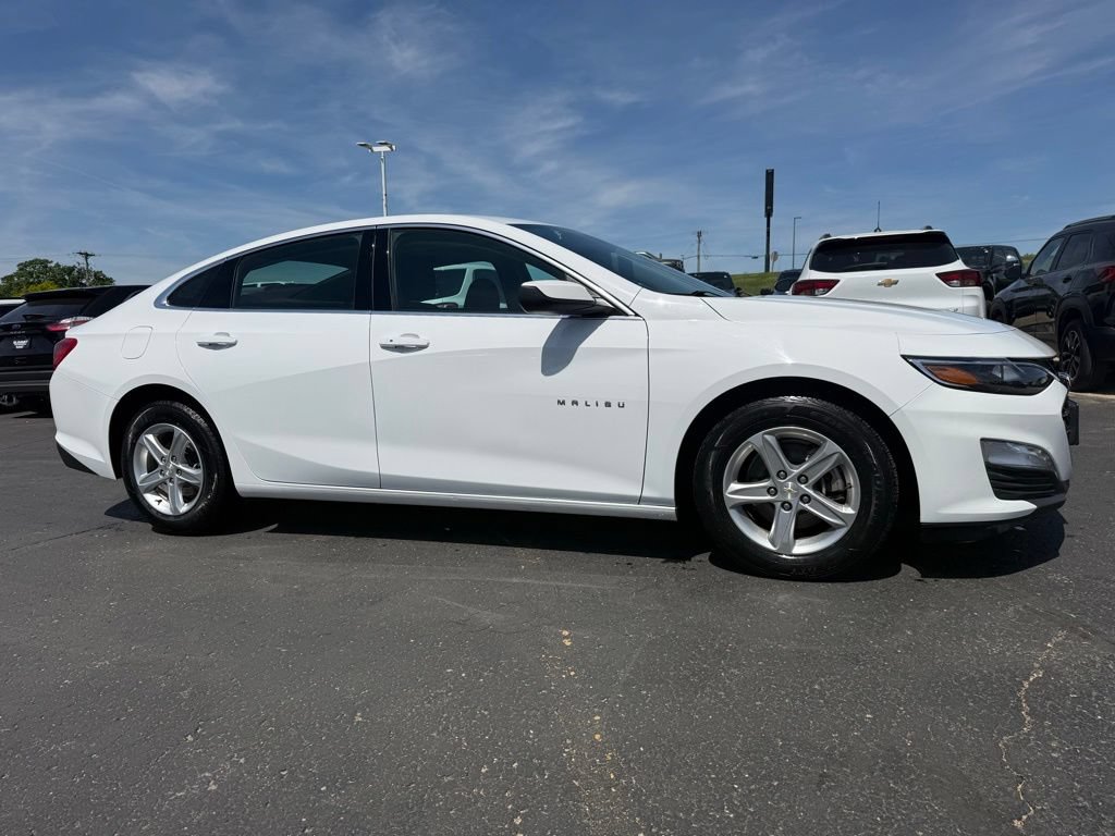 Used 2023 Chevrolet Malibu LT FWD image 2