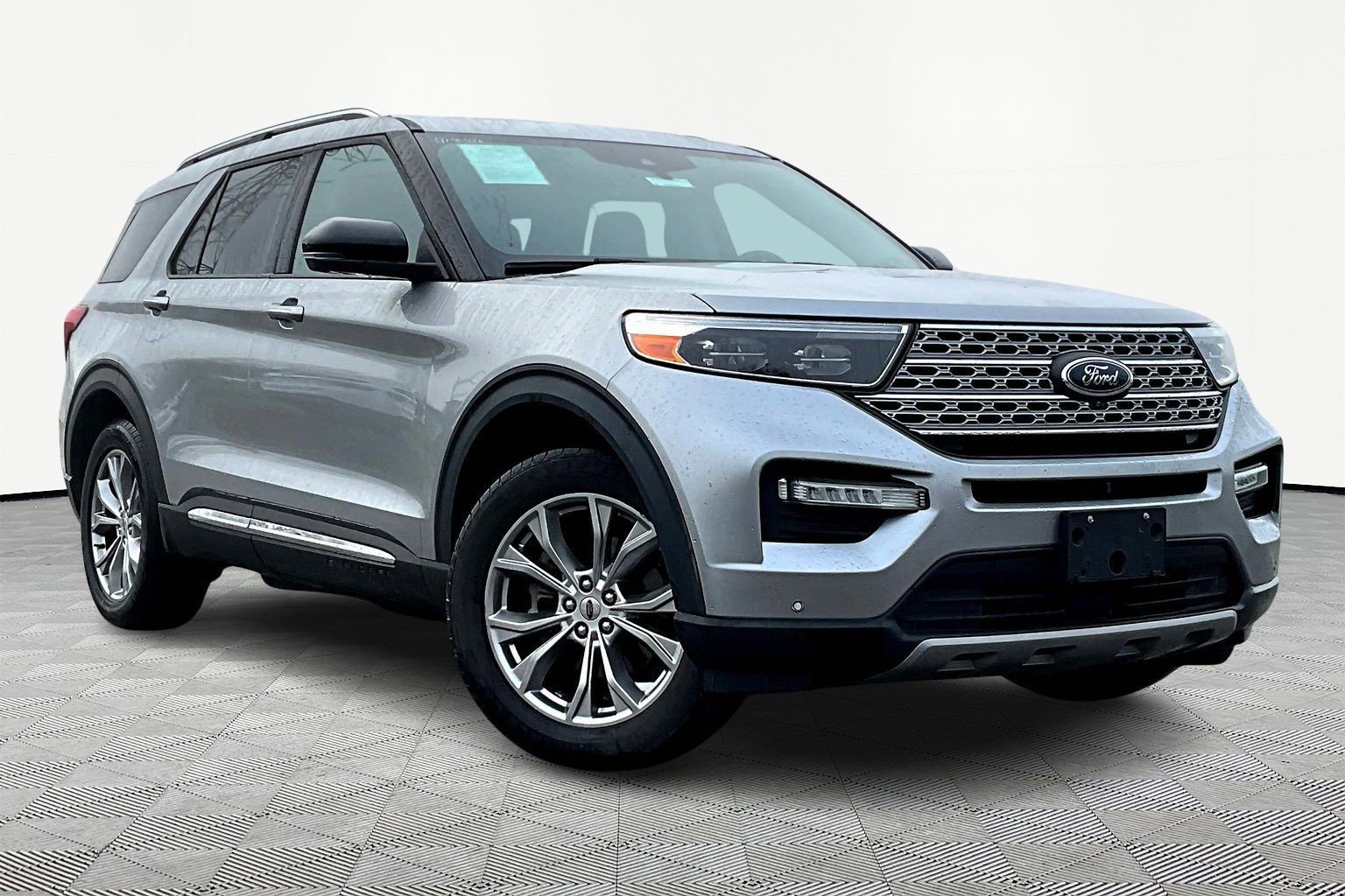 Used 2021 Ford Explorer Limited w/ Equipment Group 301A image 3