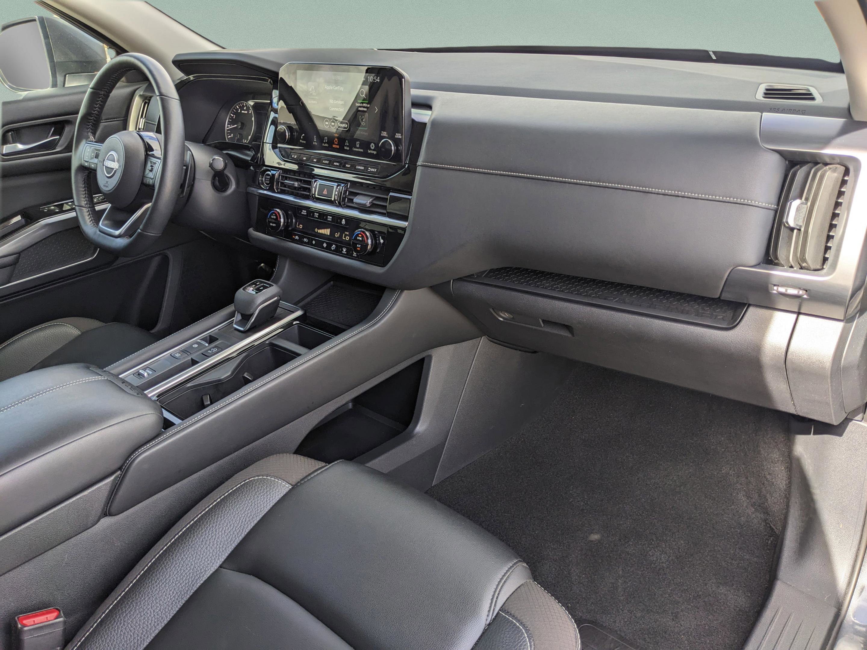Used 2024 Nissan Pathfinder SL w/ Black Appearance Package image 17