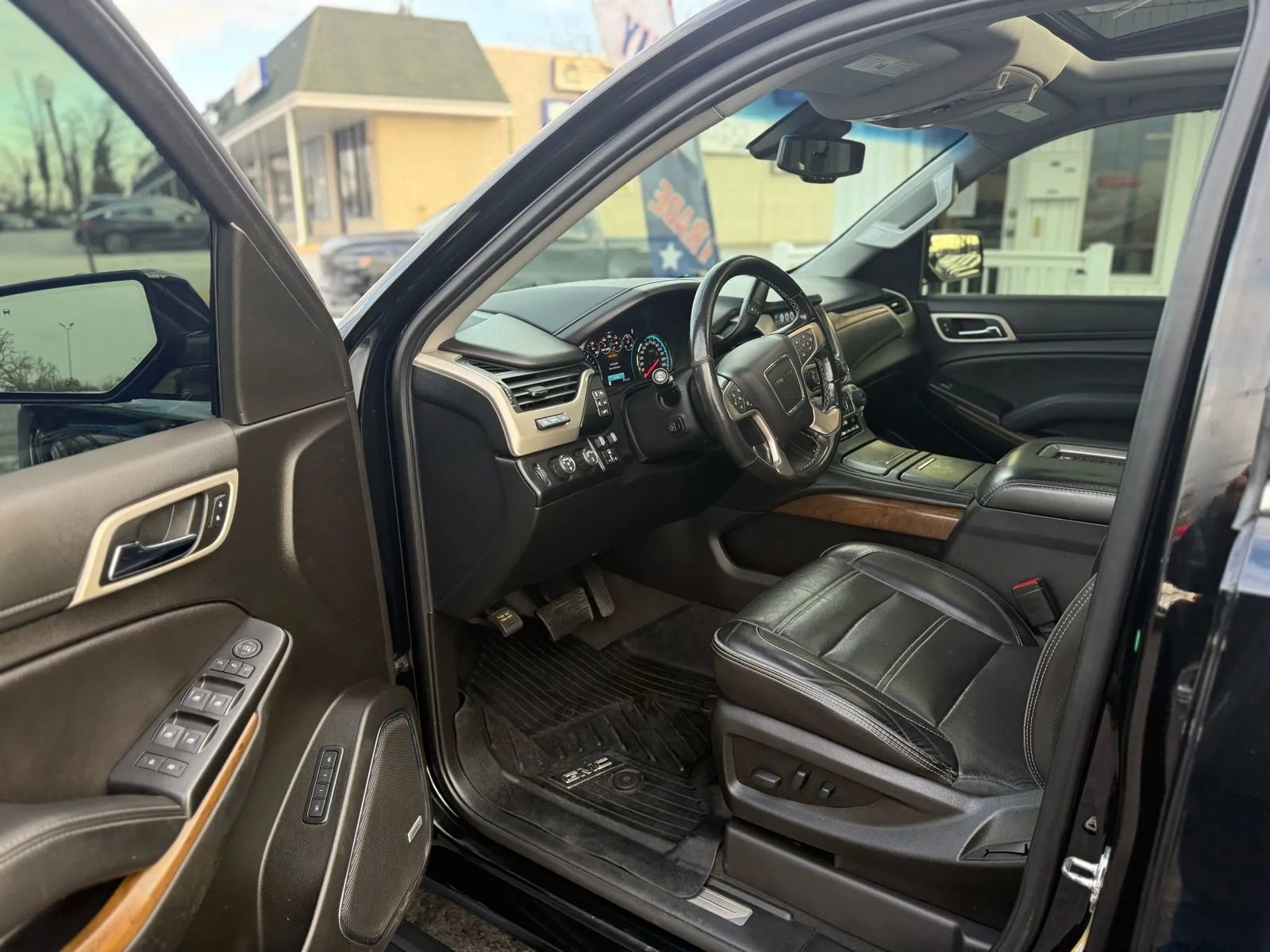 Used 2019 GMC Yukon Denali w/ Denali Ultimate Package image 13