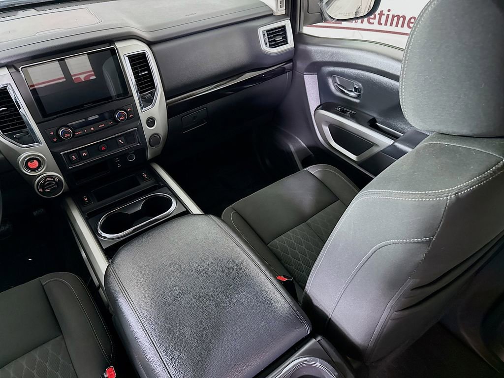 Used 2018 Nissan Titan SV w/ SV Convenience Package AWD/4WD image 27