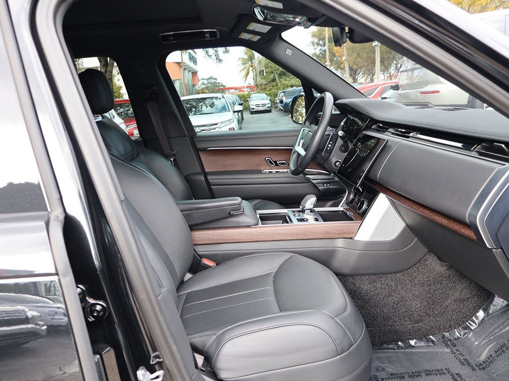 Used 2023 Land Rover Range Rover SE image 38