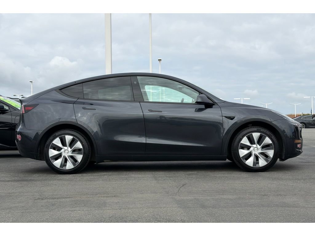 Used 2024 Tesla Model Y Long Range AWD/4WD image 3