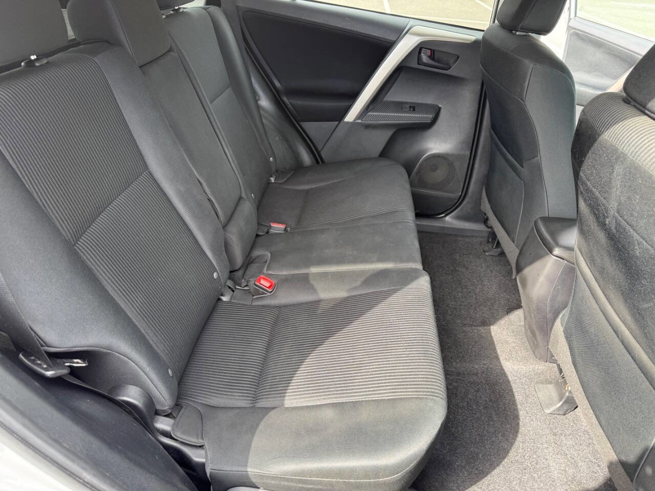 Used 2015 Toyota RAV4 LE AWD/4WD image 16