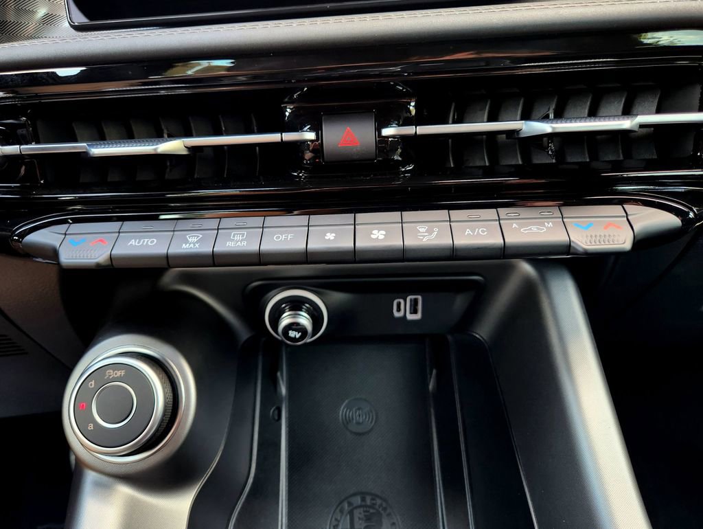 Used 2024 Alfa Romeo Tonale Ti w/ Premium Interior Package image 24