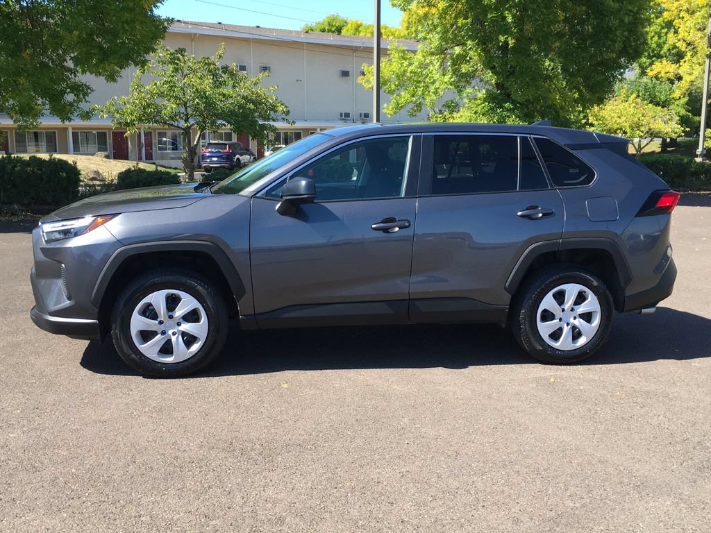 Used 2025 Toyota RAV4 LE AWD/4WD image 3