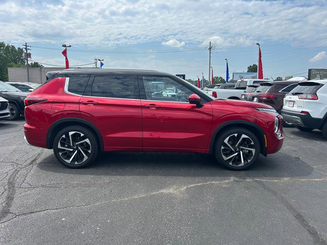 Used 2024 Mitsubishi Outlander SEL image 2