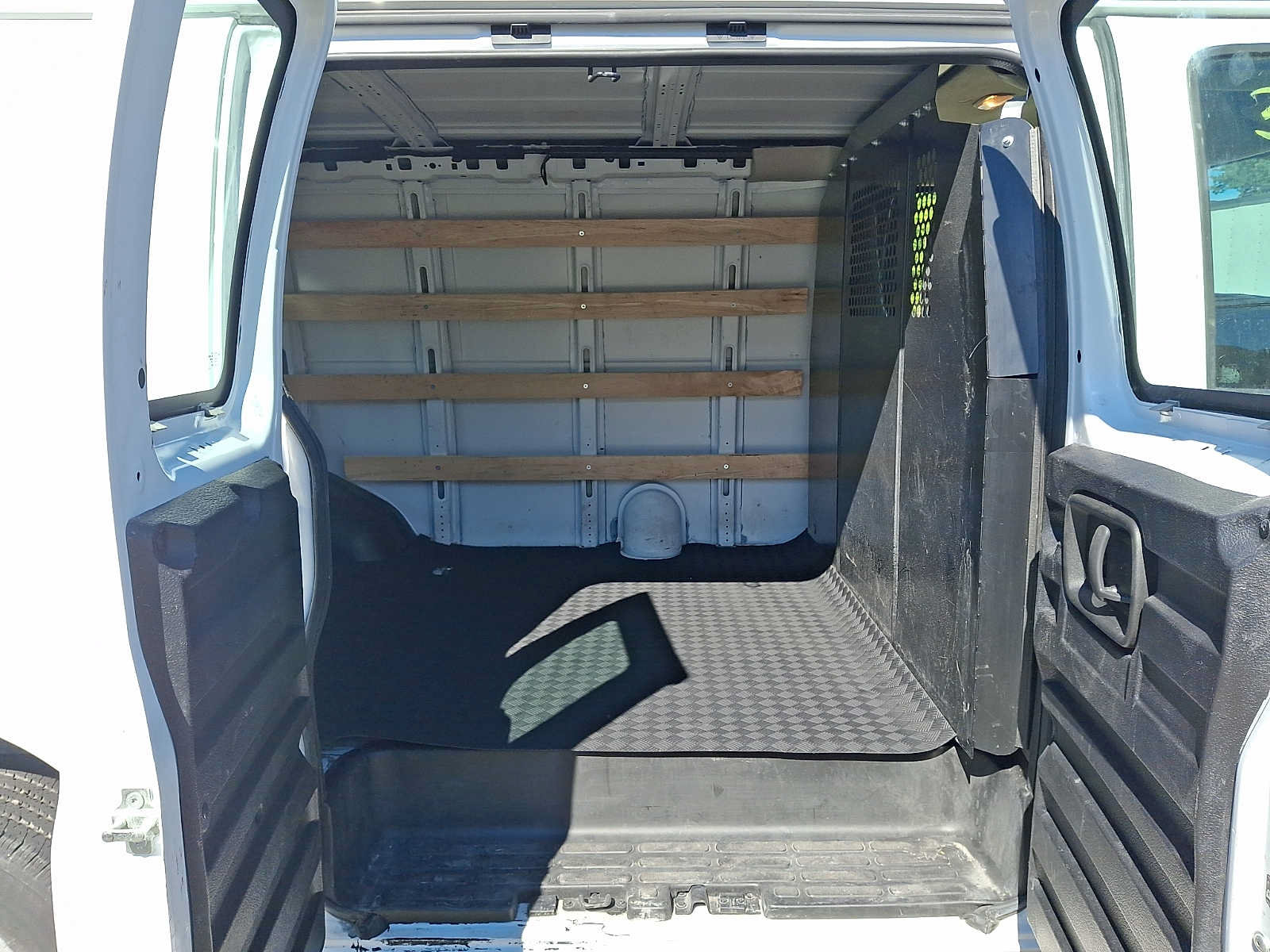 Used 2025 Chevrolet Express 2500 w/ Driver Convenience Package RWD image 10
