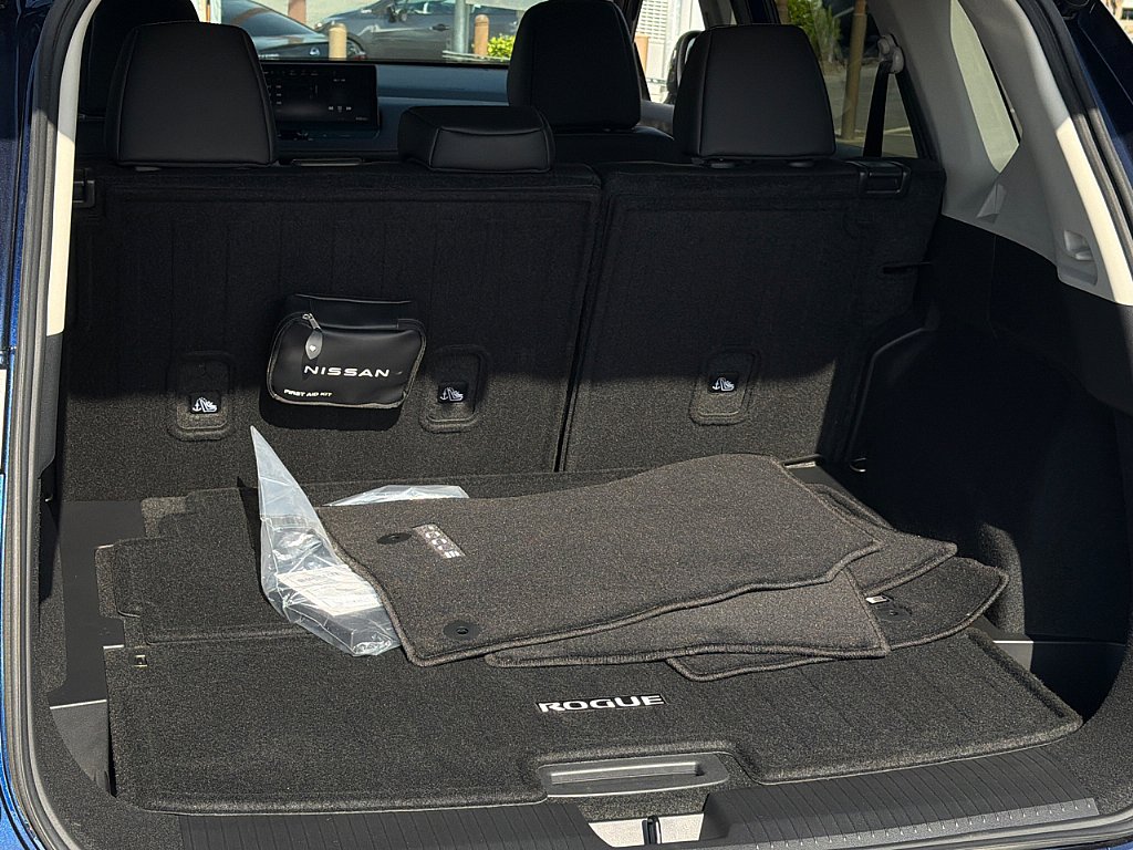 Used 2025 Nissan Rogue SL image 24