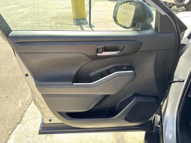 Used 2023 Toyota Highlander XSE FWD image 42