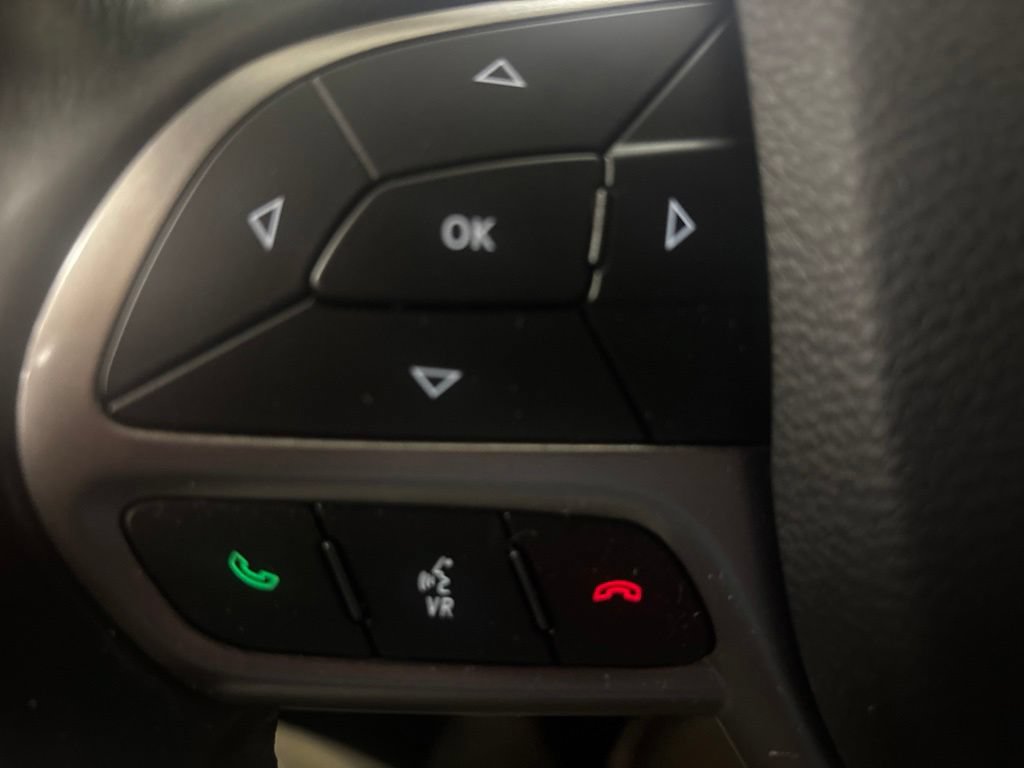 Used 2020 Jeep Cherokee Latitude Plus w/ Cold Weather Group AWD/4WD image 20