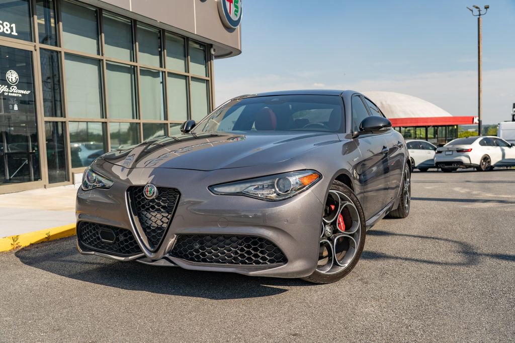 Used 2023 Alfa Romeo Giulia Veloce RWD image 2