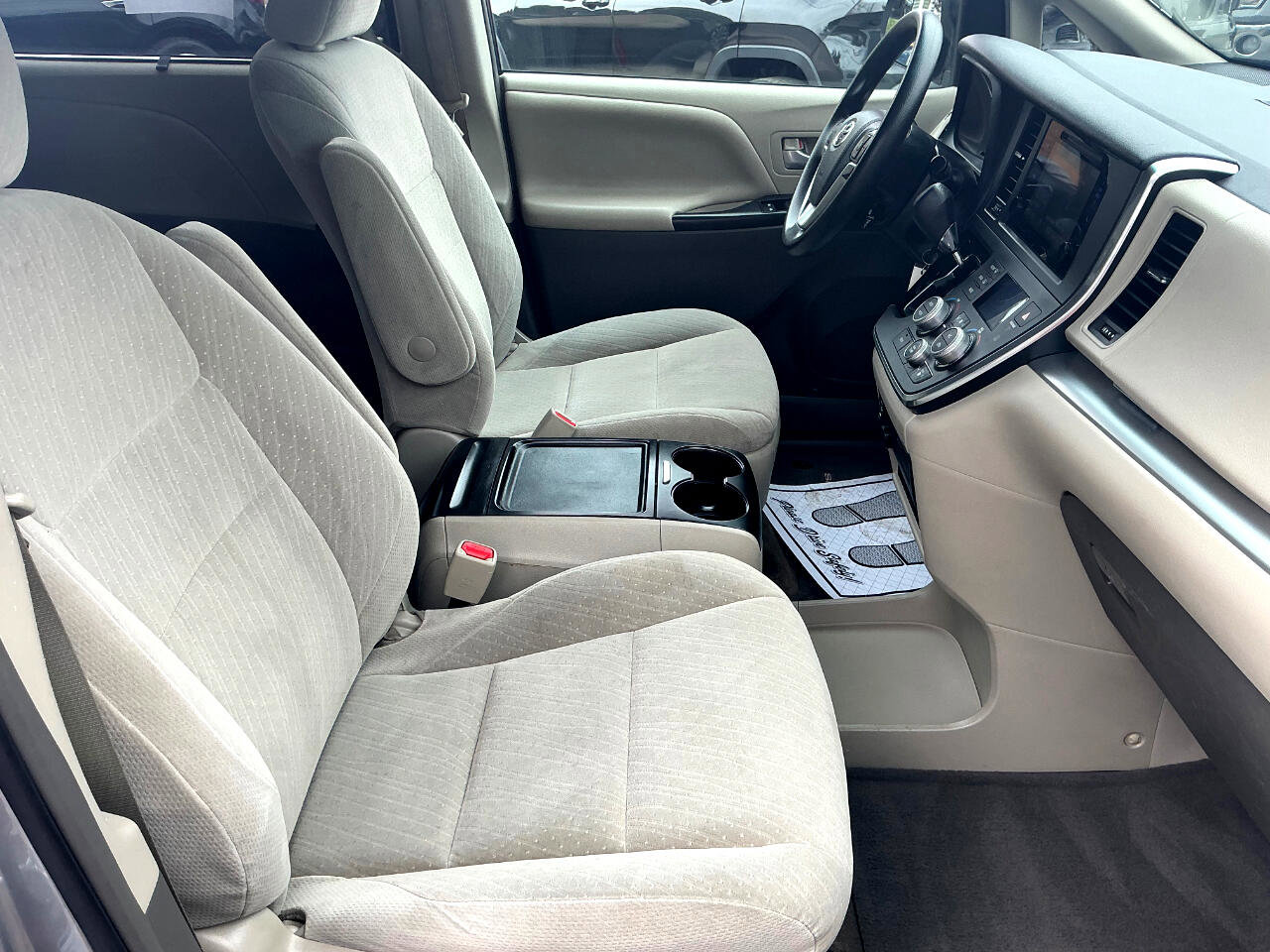 Used 2017 Toyota Sienna LE image 11