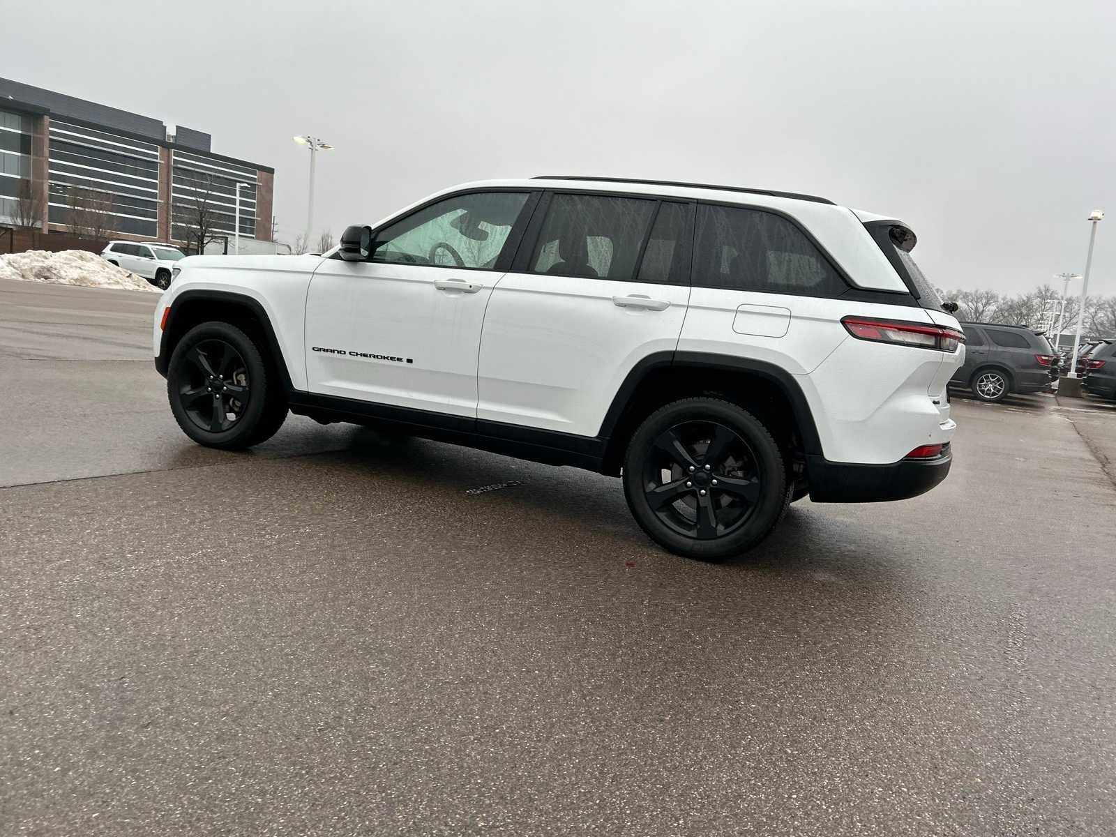 Used 2022 Jeep Grand Cherokee Altitude image 29