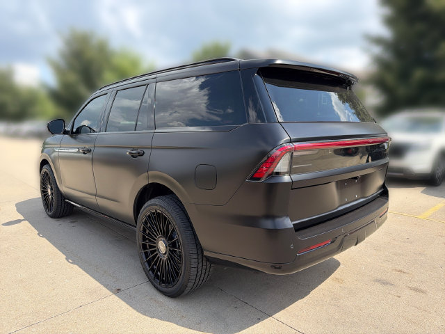 New 2026 Lincoln Navigator Reserve AWD/4WD image 9