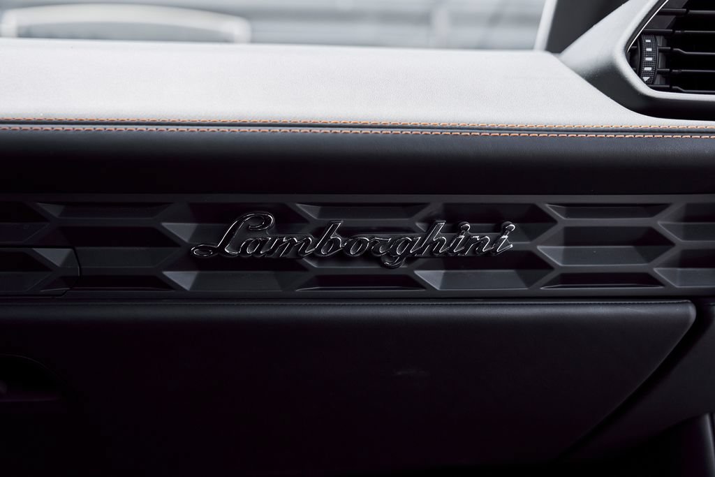 Used 2021 Lamborghini Huracan EVO RWD image 43