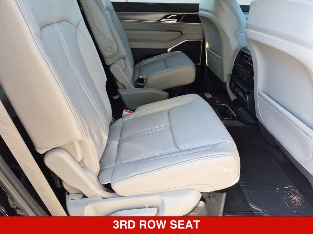 New 2026 Jeep Grand Wagoneer L Limited AWD/4WD image 19