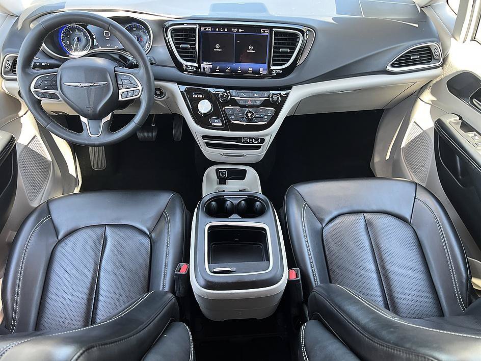 Used 2023 Chrysler Pacifica Touring-L FWD image 18