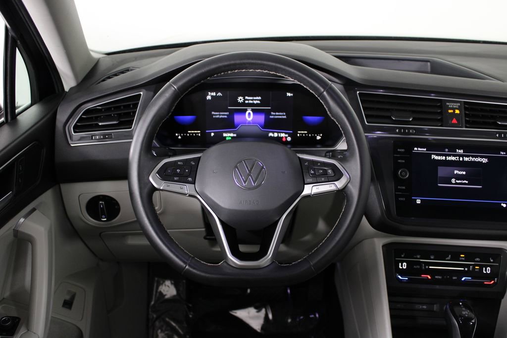 Used 2022 Volkswagen Tiguan SE w/ Panoramic Sunroof Package image 21