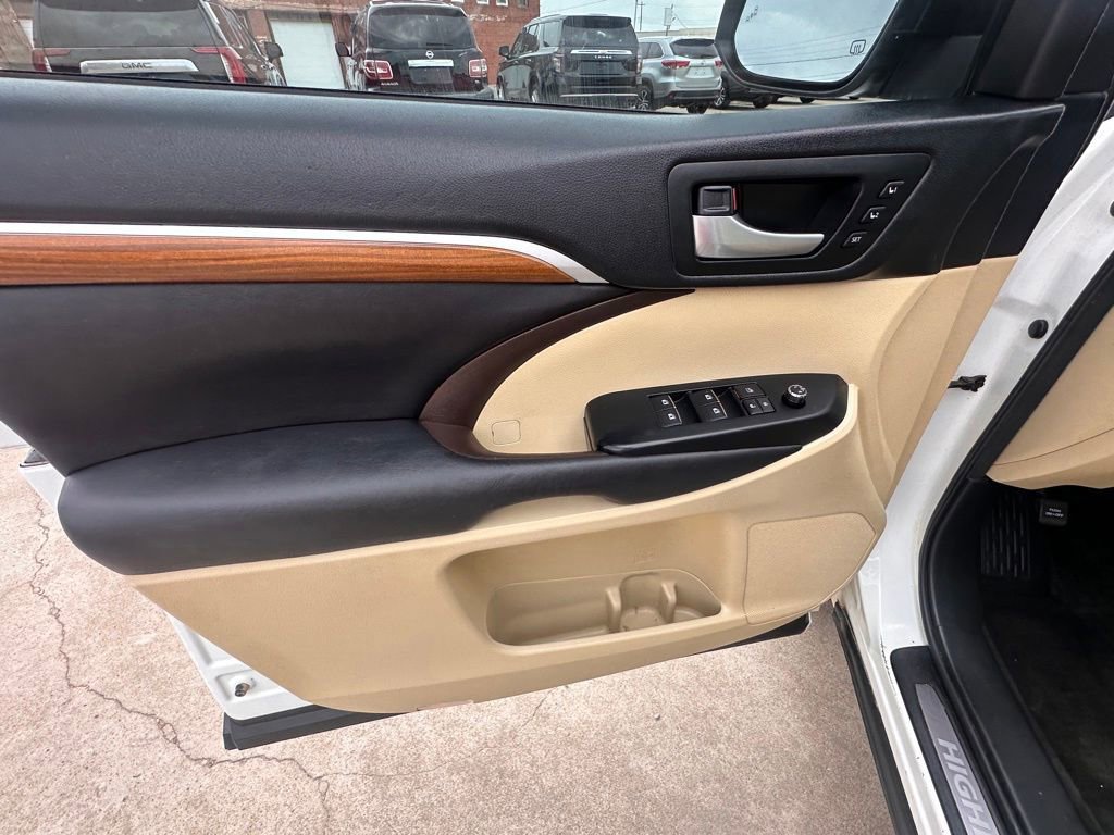 Used 2017 Toyota Highlander Limited image 13
