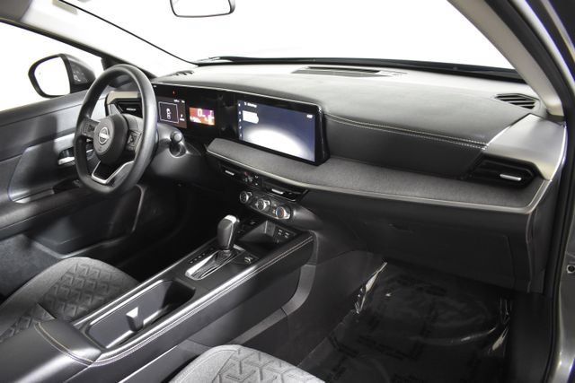 Certified 2025 Nissan Kicks SV AWD/4WD image 32