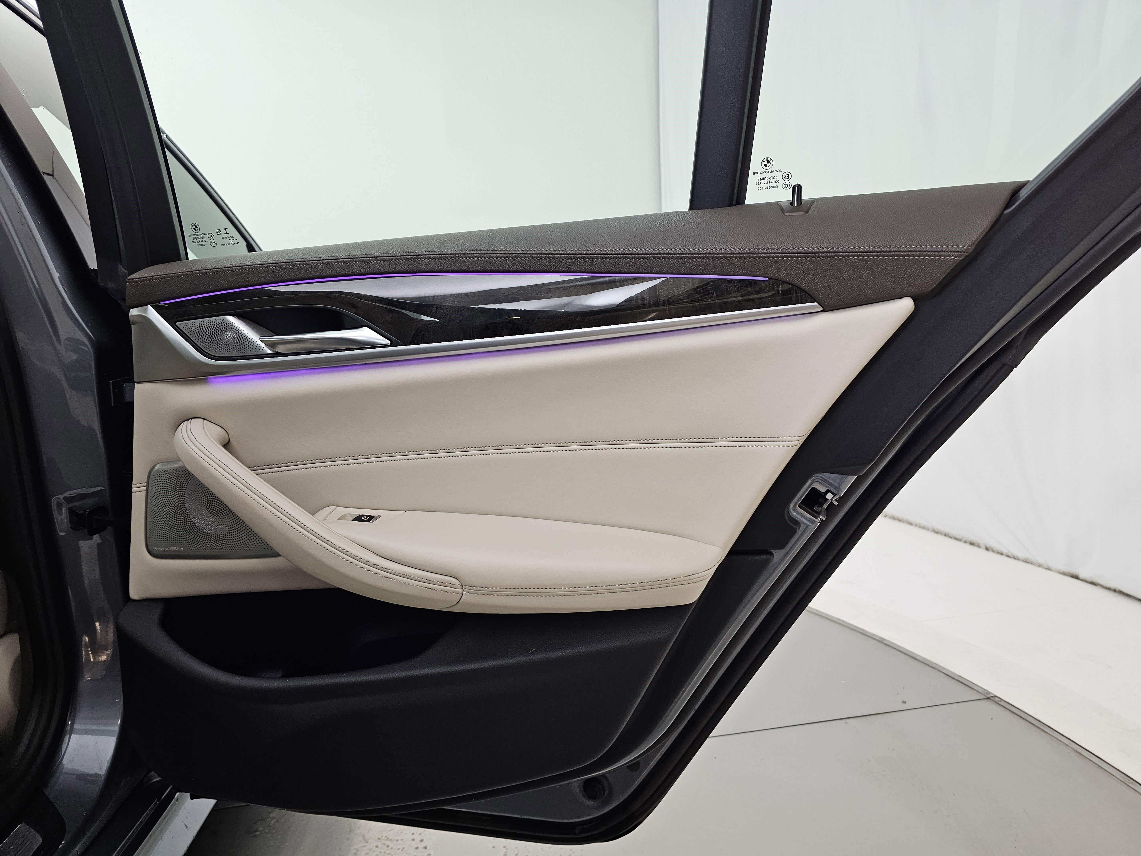 Used 2018 BMW M550i xDrive image 28