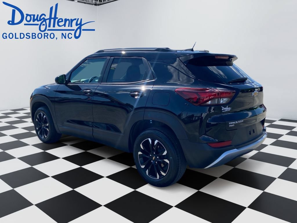 Used 2023 Chevrolet TrailBlazer LT AWD/4WD image 3