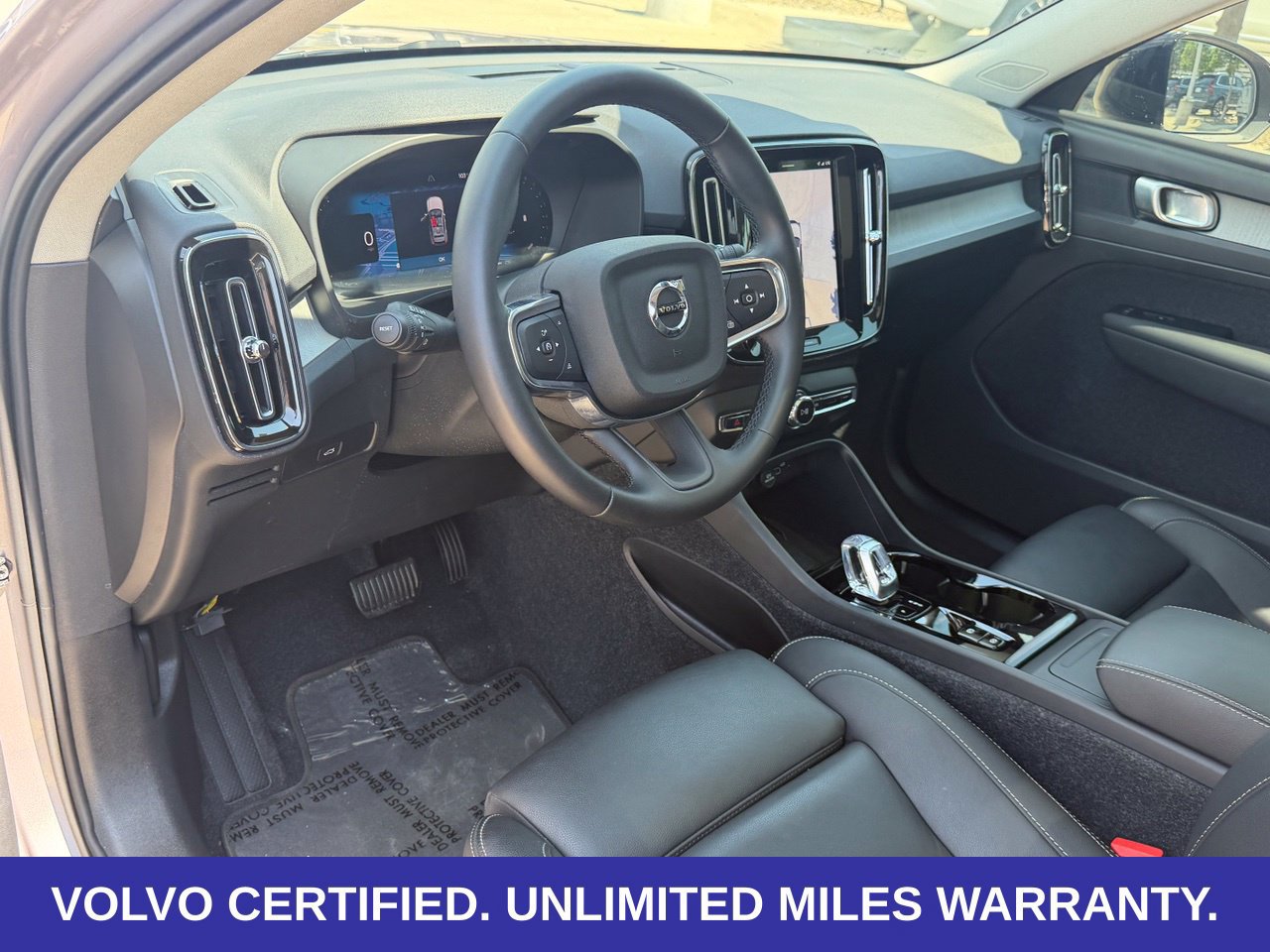 Certified 2026 Volvo XC40 B5 Plus AWD/4WD image 17