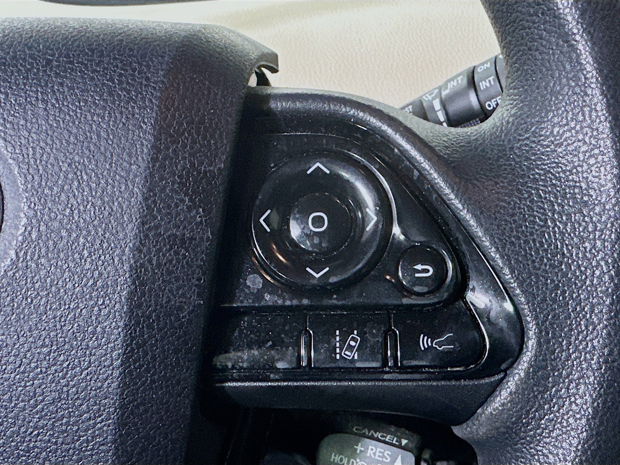 Used 2021 Toyota Prius XLE image 17