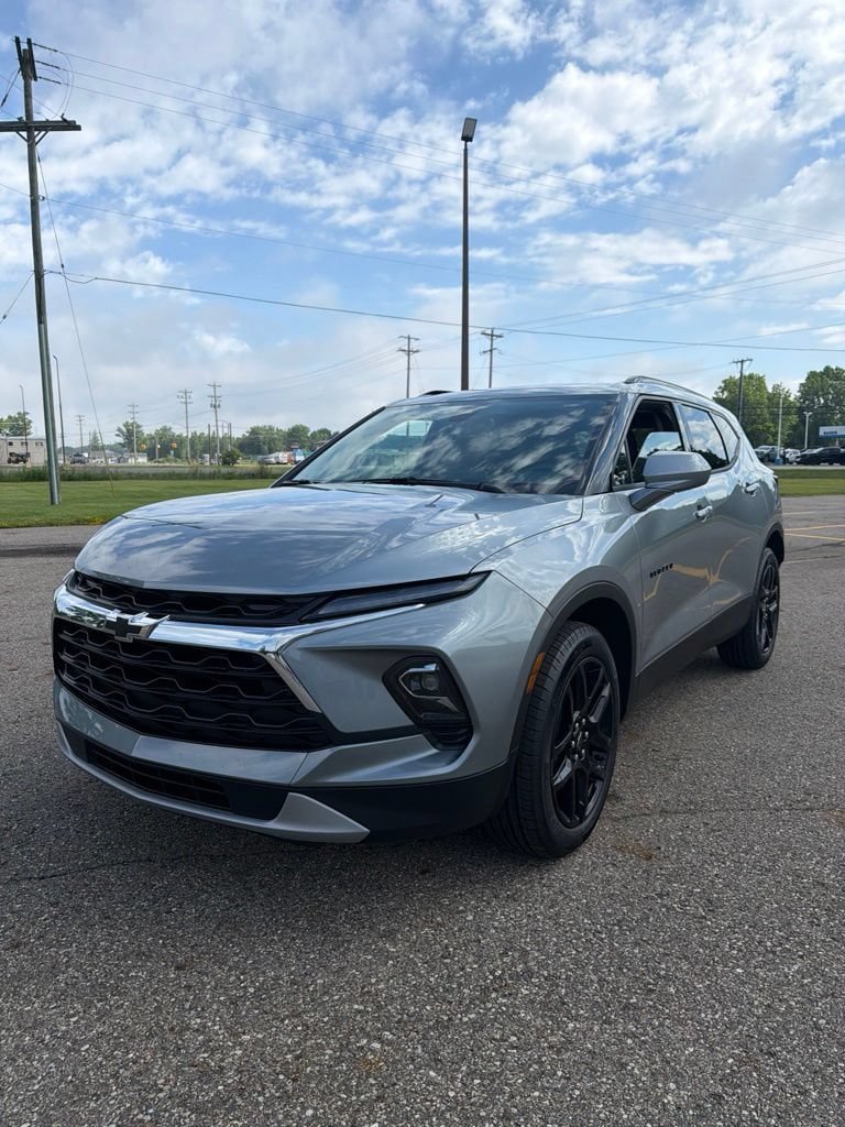 New 2026 Chevrolet Blazer LT w/ Convenience Package AWD/4WD image 1