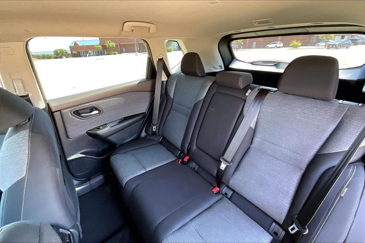 Used 2023 Nissan Rogue SV FWD image 28
