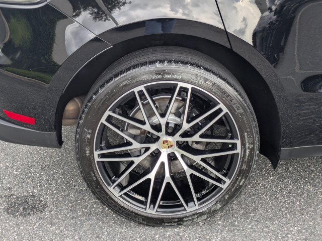 Used 2023 Porsche Macan AWD/4WD image 11