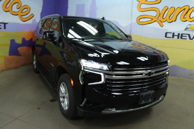 Used 2022 Chevrolet Tahoe LT w/ Luxury Package AWD/4WD image 2