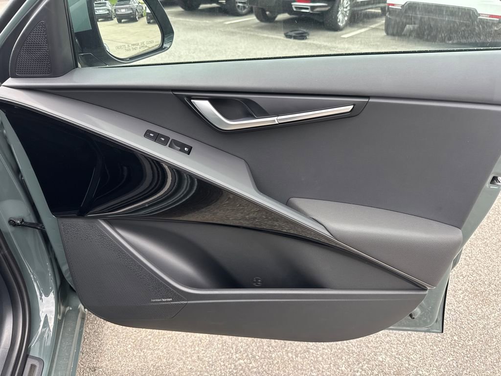 New 2025 Kia Niro SX Touring image 14