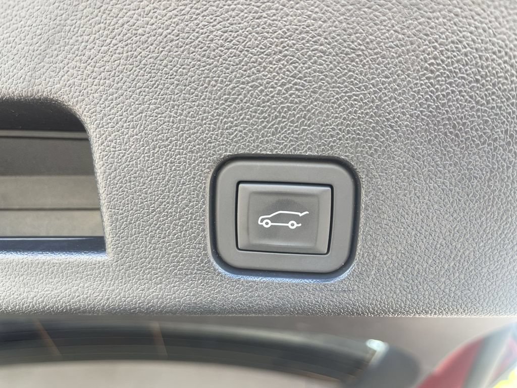 Used 2025 Buick Enclave Preferred AWD/4WD image 16