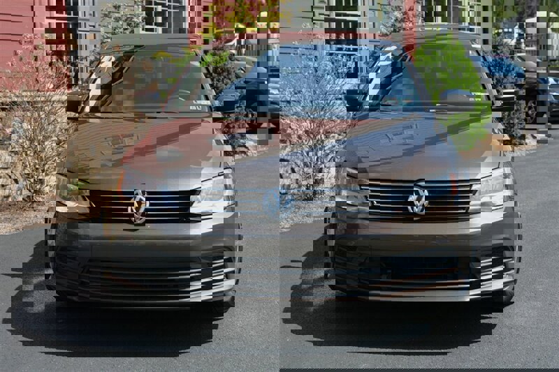 Used 2016 Volkswagen Jetta S FWD image 2