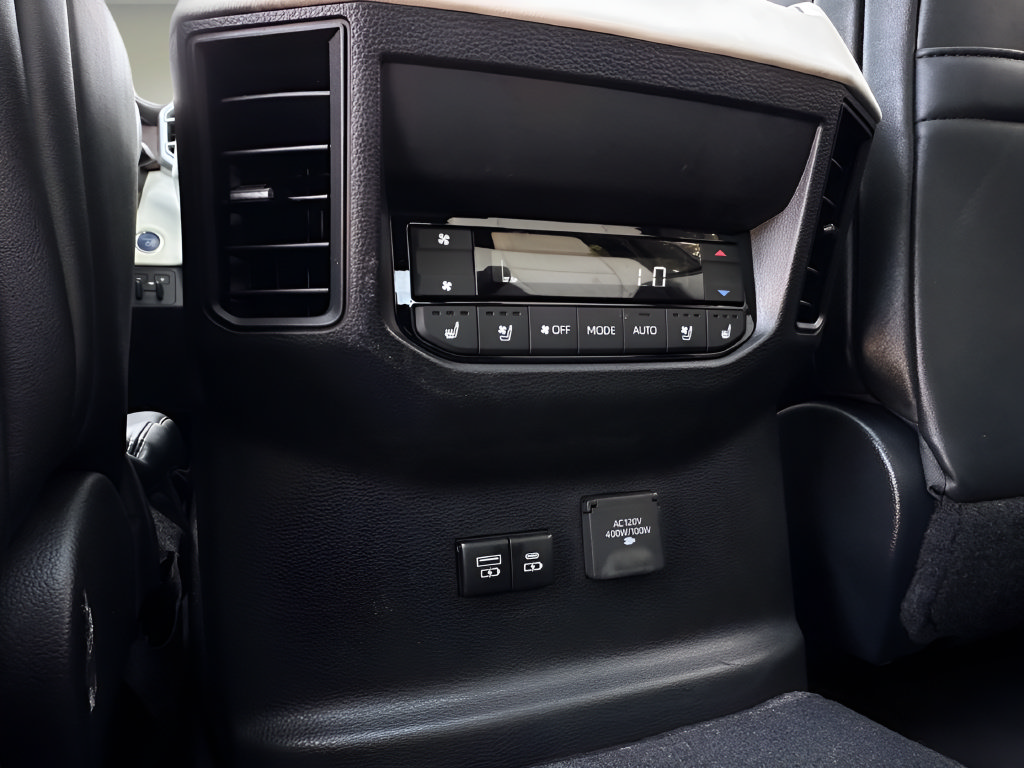 Used 2024 Toyota Sequoia Capstone AWD/4WD image 18
