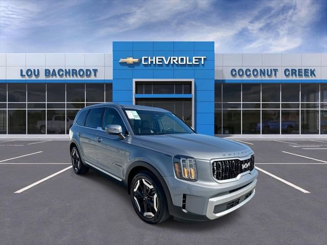 Used 2024 Kia Telluride EX w/ EX Captain's Chair Package image 1