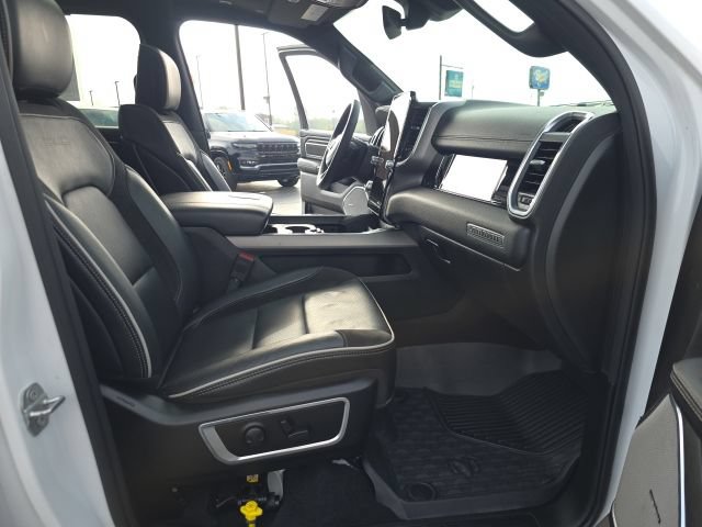 Used 2025 RAM 1500 Laramie AWD/4WD image 38