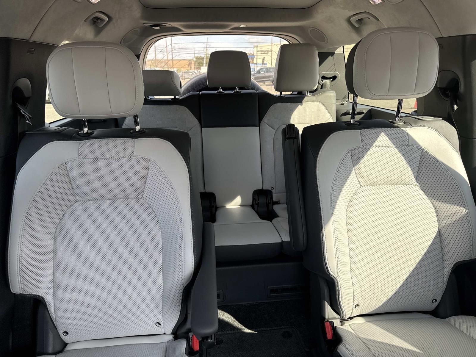 Used 2025 Land Rover Defender 130 X image 9