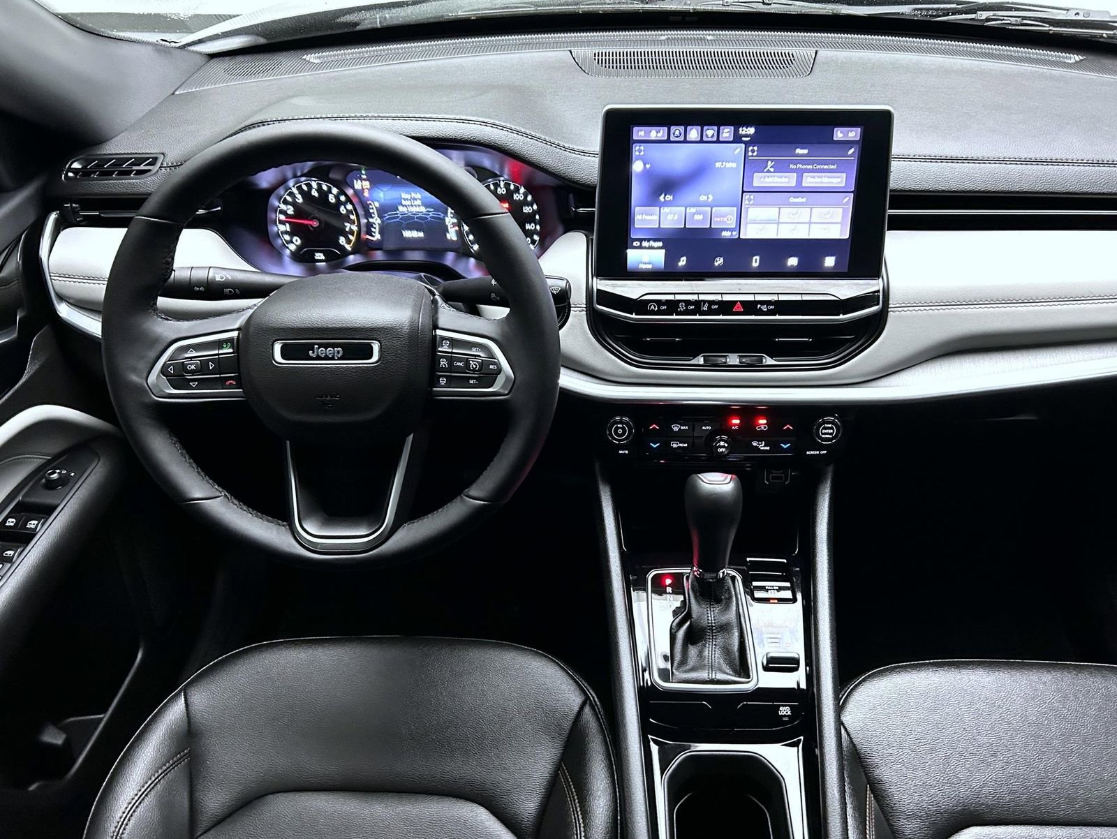 Used 2024 Jeep Compass Limited image 14