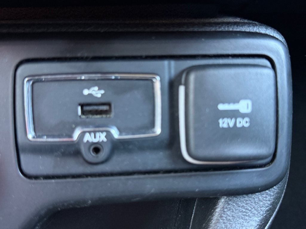 Used 2023 Jeep Renegade Latitude AWD/4WD image 27
