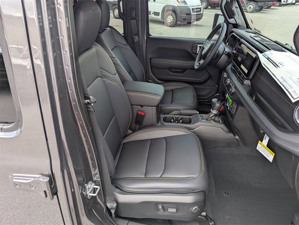 New 2025 Jeep Gladiator Sport image 37