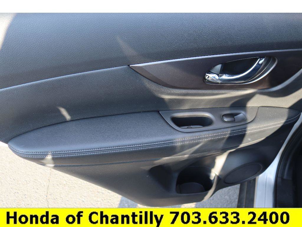 Used 2016 Nissan Rogue S w/ Appearance Package image 22