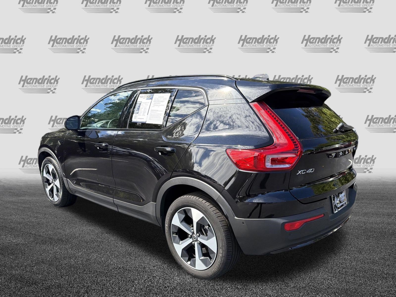 Used 2025 Volvo XC40 B5 Plus AWD/4WD image 8