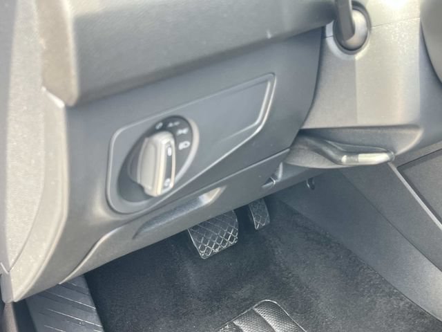 Used 2024 Volkswagen Tiguan SE AWD/4WD image 35