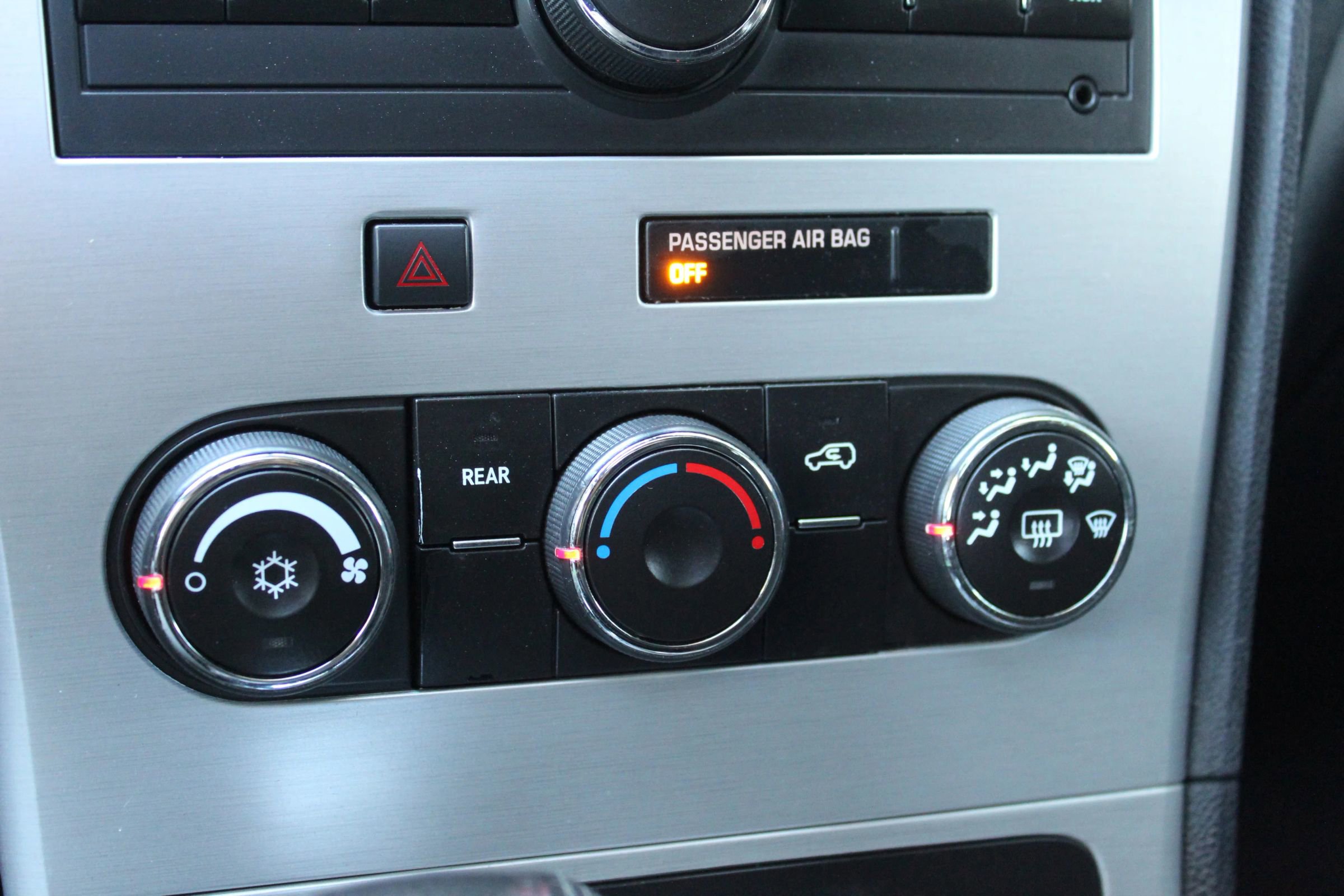 Used 2010 GMC Acadia SLE image 32