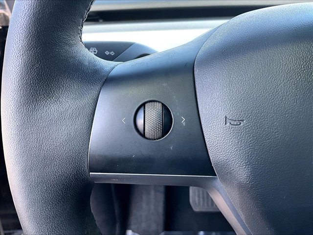 Used 2022 Tesla Model Y Long Range AWD/4WD image 19