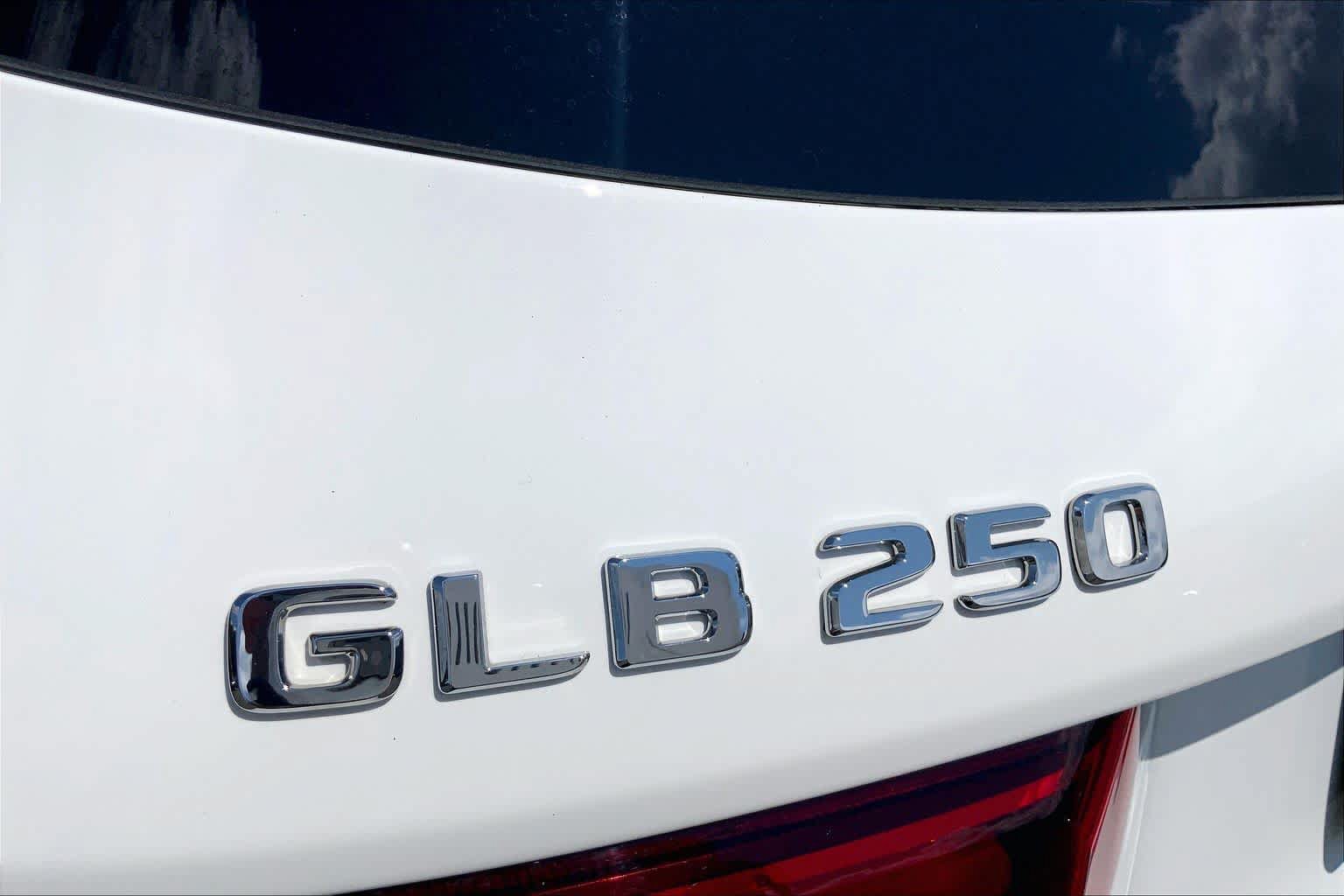 Used 2024 Mercedes-Benz GLB 250 4MATIC image 31